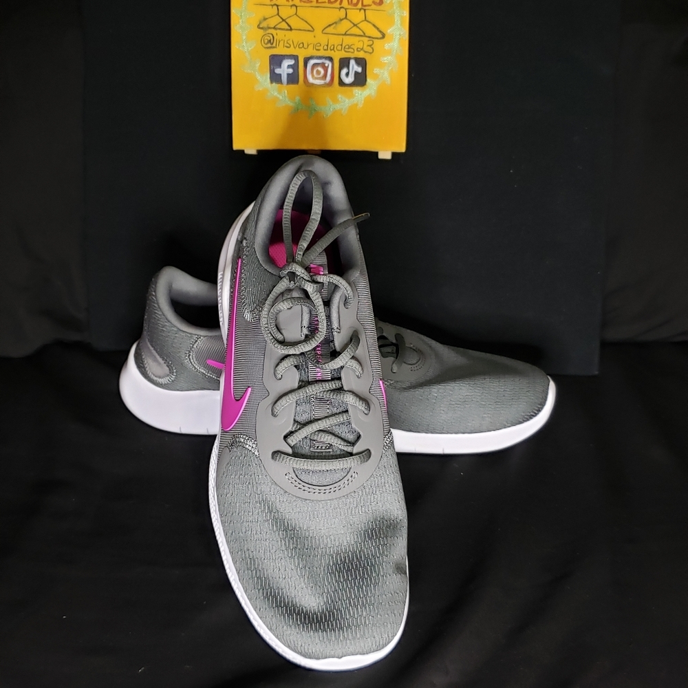 NikeWomen's Flex Experience Run 9 Running Sneake